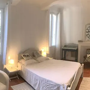 Rouge Et De , LʼIsle-sur-la-Sorgue France