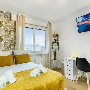  Maison d'hôtes Homey La Coloc Mugi - Colocation De Gamme - Privees - Balcon - Wifi Et Netflix - Proche Transports Commun